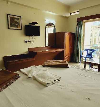 Hotel Shakuntala Palace Пури Екстериор снимка