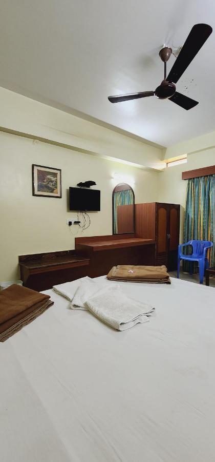 Hotel Shakuntala Palace Пури Екстериор снимка